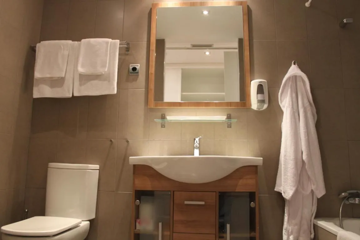 Apartaments Casanova Bcn Барселона 0*,